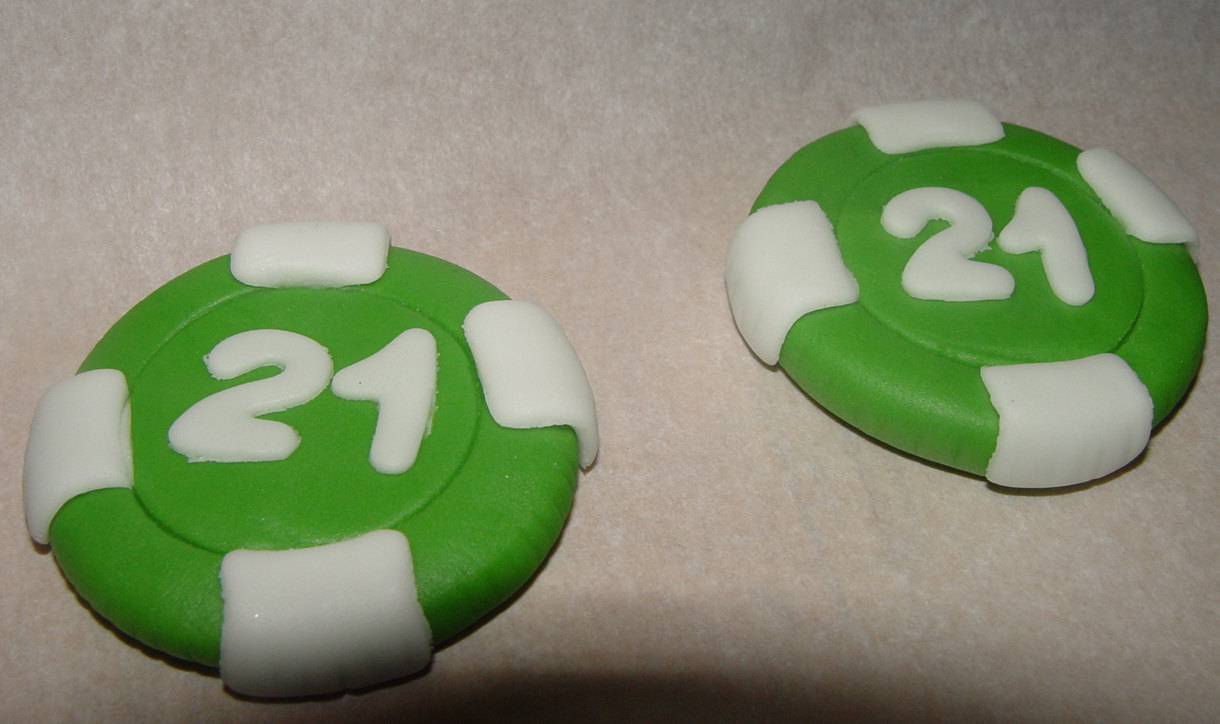 Casino cupcake cases